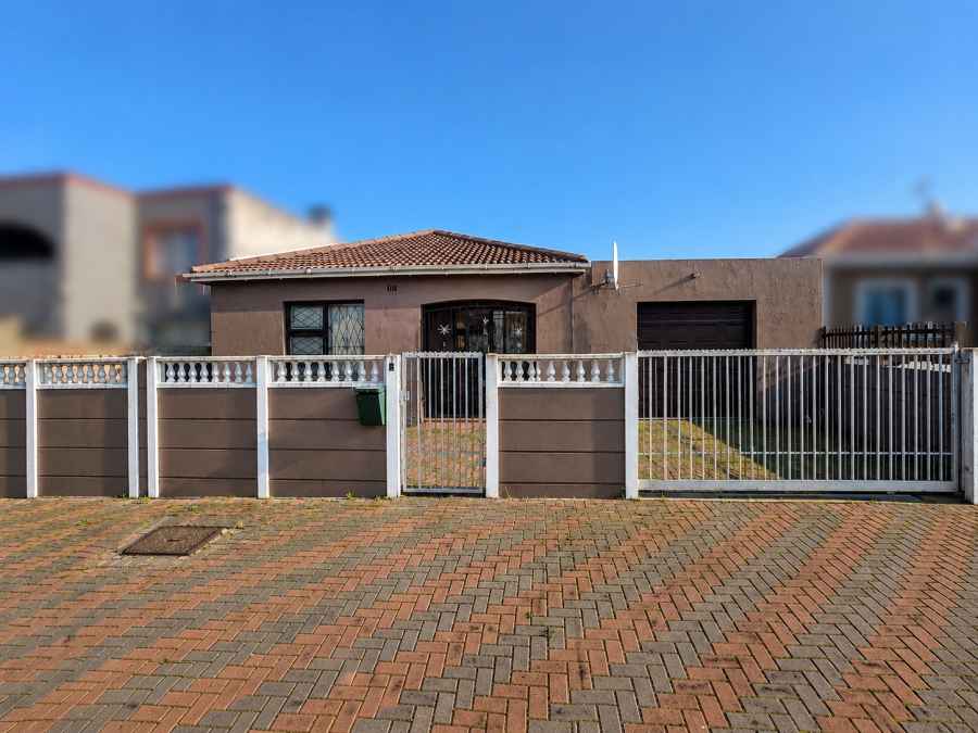 To Let 4 Bedroom Property for Rent in Eikendal Western Cape